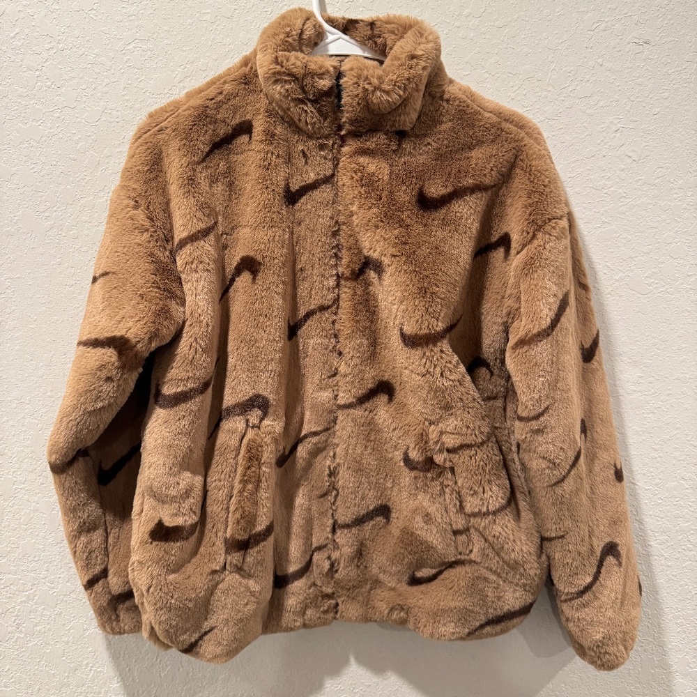 Nike Kids Faux Fur Full-Zip Jacket (Style: DV3252-258). Size Large (Kids). Cozy